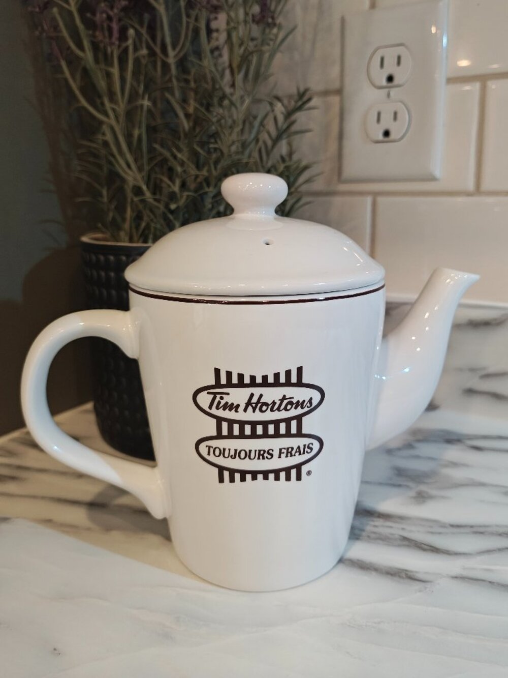 Vintage Tim Hortons Always Fresh Ceramic Teapot with Lid – 20 oz